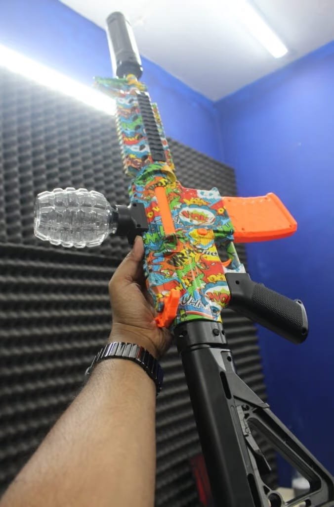 Comic Pop Art M4 Electric Gel Blaster Toy with Grenade Hopper - Image 4